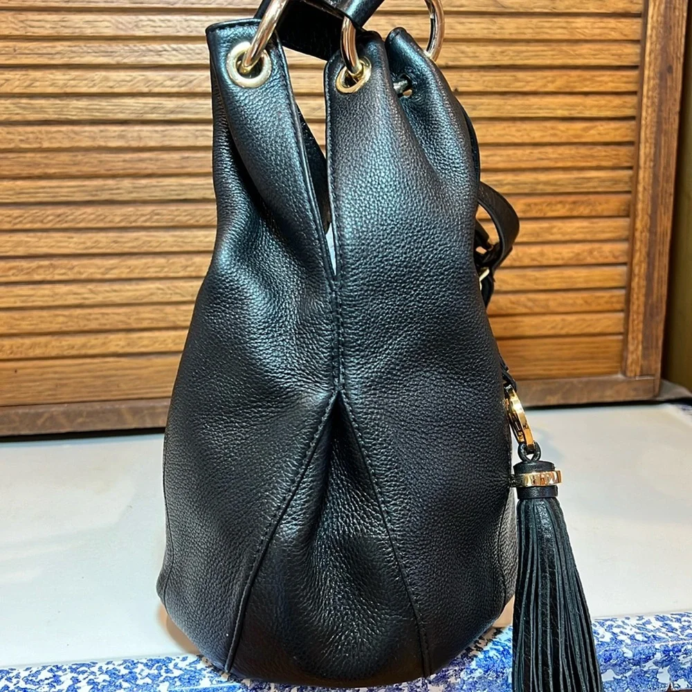 EUC Michael Kors tassel hobo black, pebble leather, satchel shoulder bag